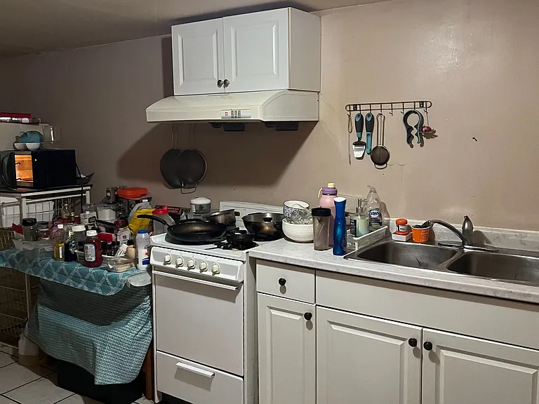 746 Lansdowne Ave #BASEMENT — Photo 13