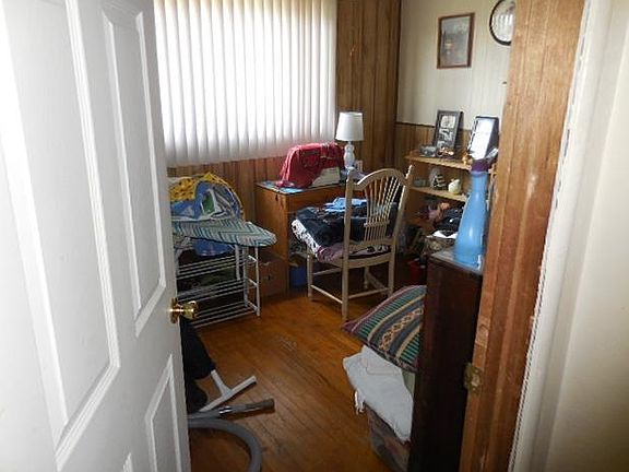 4th image of 916 Pioneer St