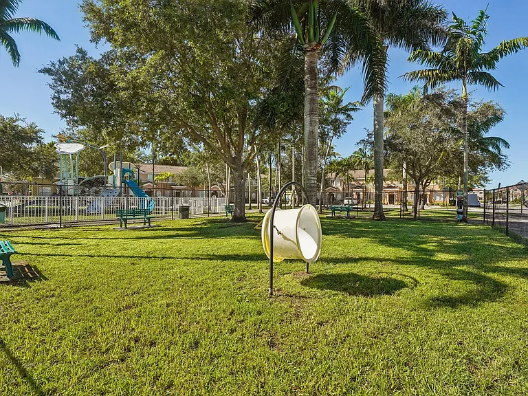 Seascape Pointe Townhomes — Photo 23