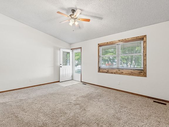 5th image of 636 Dublin Dr