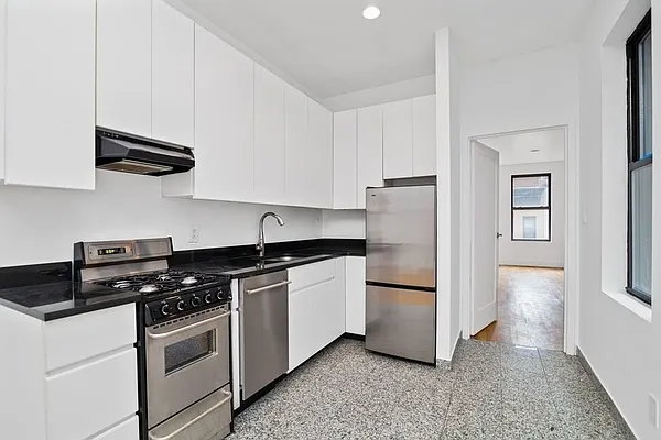 Rented by Avenues Real Estate | media 16