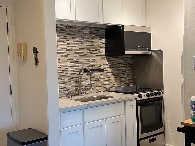 Full kitchen