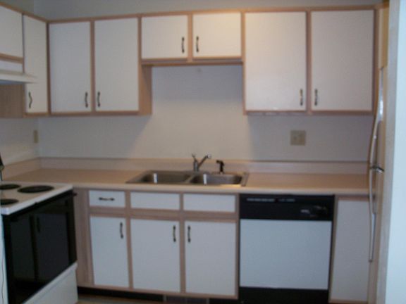 2nd image of 505 Bush Way