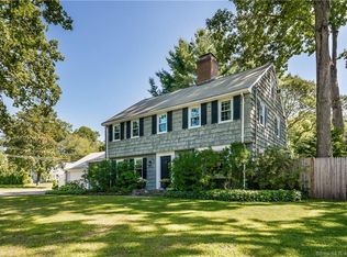 40 Harvest Ln, West Hartford, CT 06117