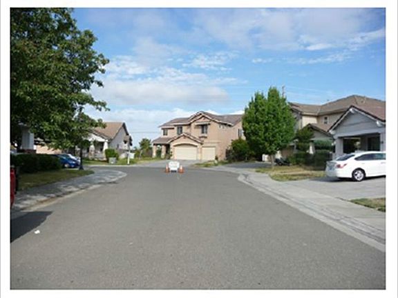 5th image of 250 Aldeburgh Cir