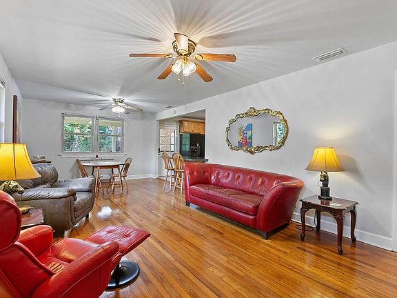 3rd image of 1611 Sequoia Dr