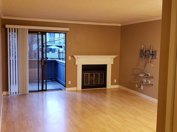 3rd image of 3180 Country Club Dr APT 9A