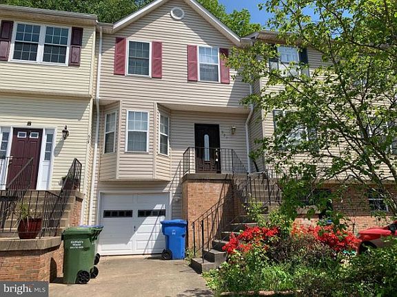 3rd image of 307 Staunton Ct