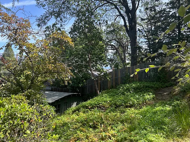 372 Iowa St — Photo 8