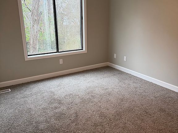 3rd image of 200 Hickory Dr #A