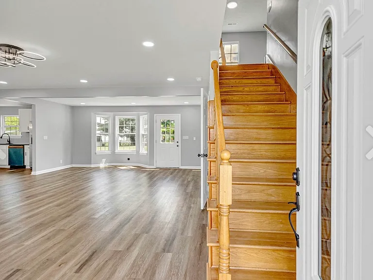 8624 Guthrie Ct — Photo 7