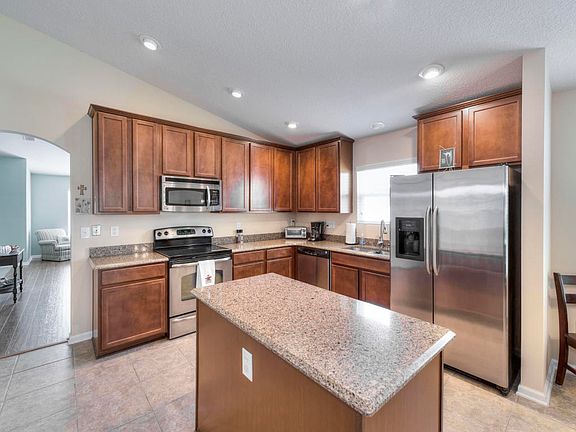 5th image of 233 W Adelaide Dr