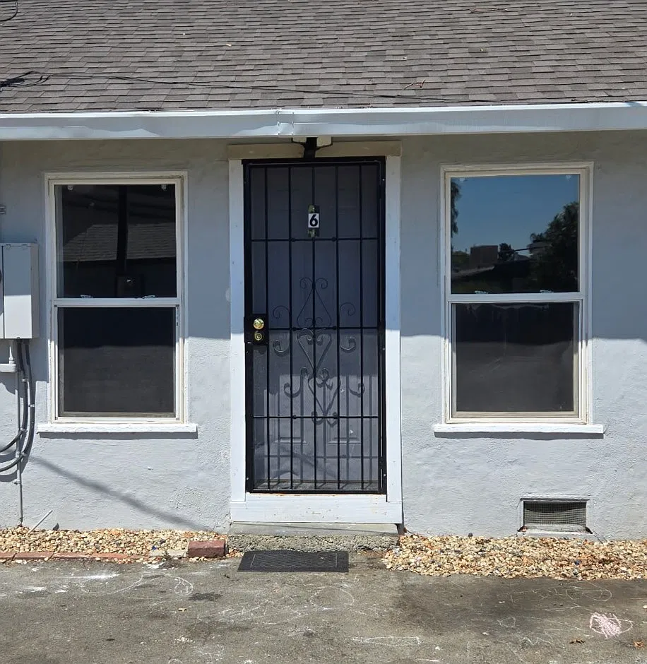 Studio, 300 sqft, $1,500 — Photo 2