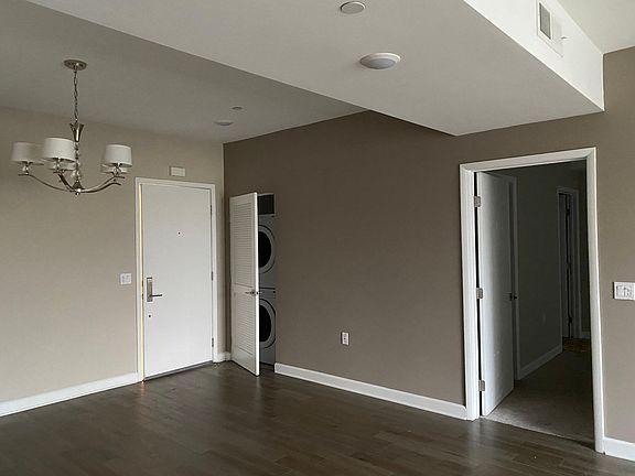 5th image of 10850 Bloomfield St Unit 104