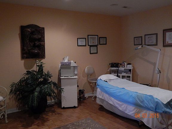 3rd image of 214 Gordon Ave
