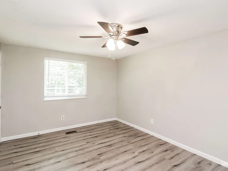 4800 Cheviot Rd — Photo 12