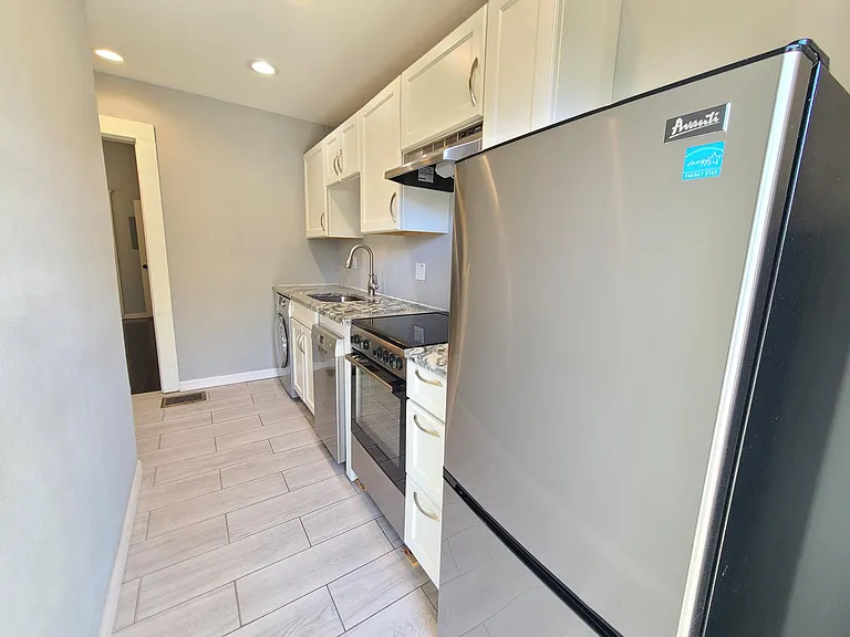 1720 W Hills Ave #1 — Photo 13