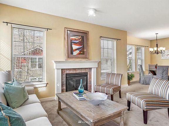 2nd image of 22621 NE Alder Crest Dr Unit 201