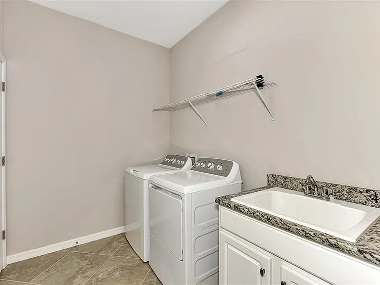 10113 Fiddlewood Dr — Photo 42