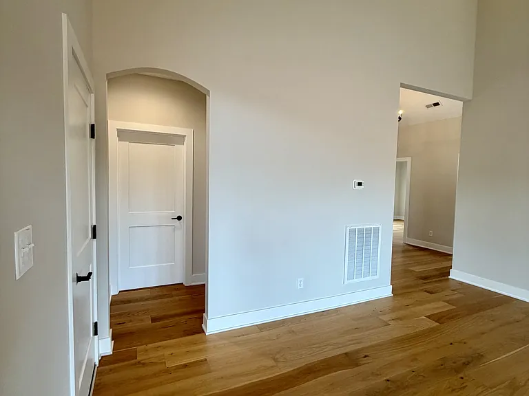 204 Crest Ridge Ct — Photo 16