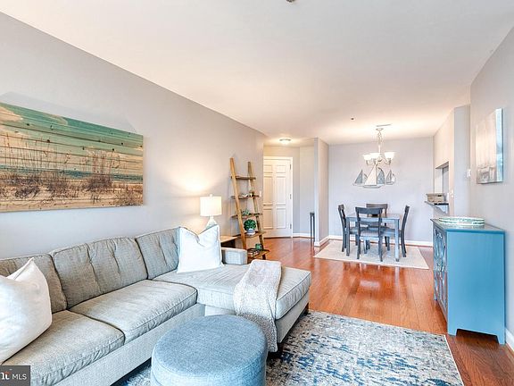 5th image of 100 Harborview Dr Unit 305