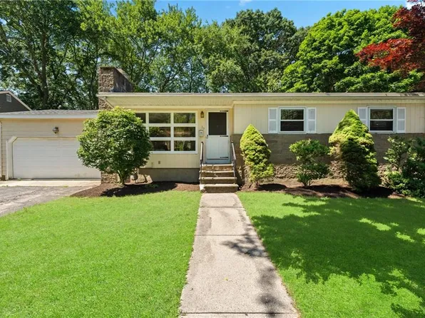 39 Damon Ave, Warwick, RI 02889