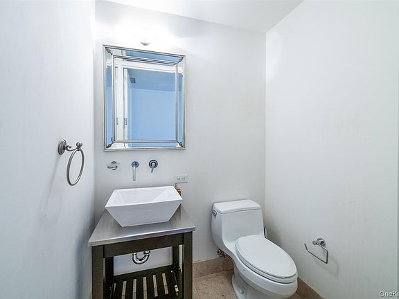 4th image of 175 Huguenot Street #1607