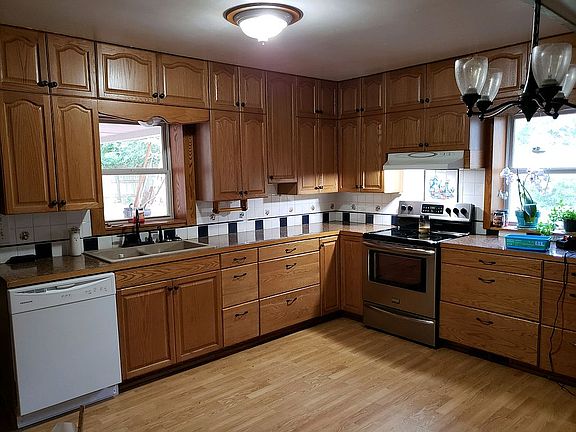 2nd image of 415 Grand Rapids St