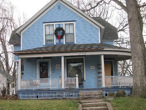 665 Forest Ave photo 1