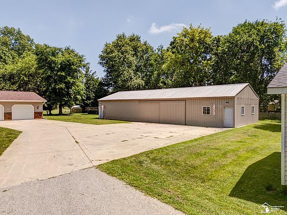 2nd image of 8870 Dixon Rd