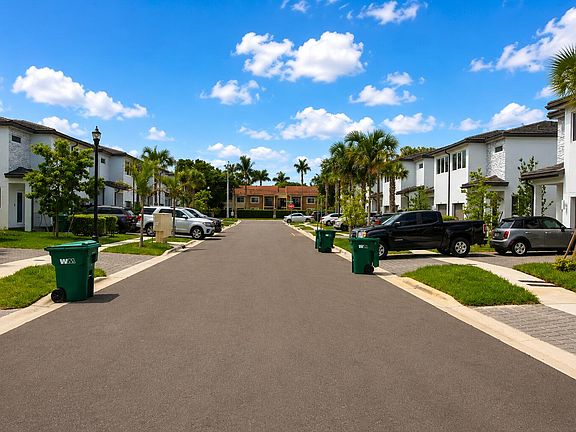3rd image of 5085 SW 37th St