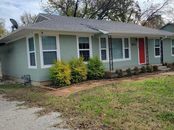 1812 N Culberson St, Gainesville, TX 76240