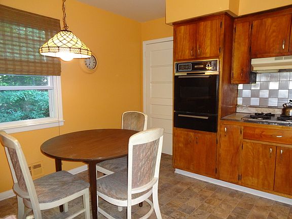 4th image of 78 Willowdale Ave