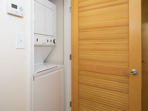 3rd image of 115 W Broad St APT 200