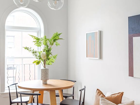 4th image of 153 Chauncey St APT 2D