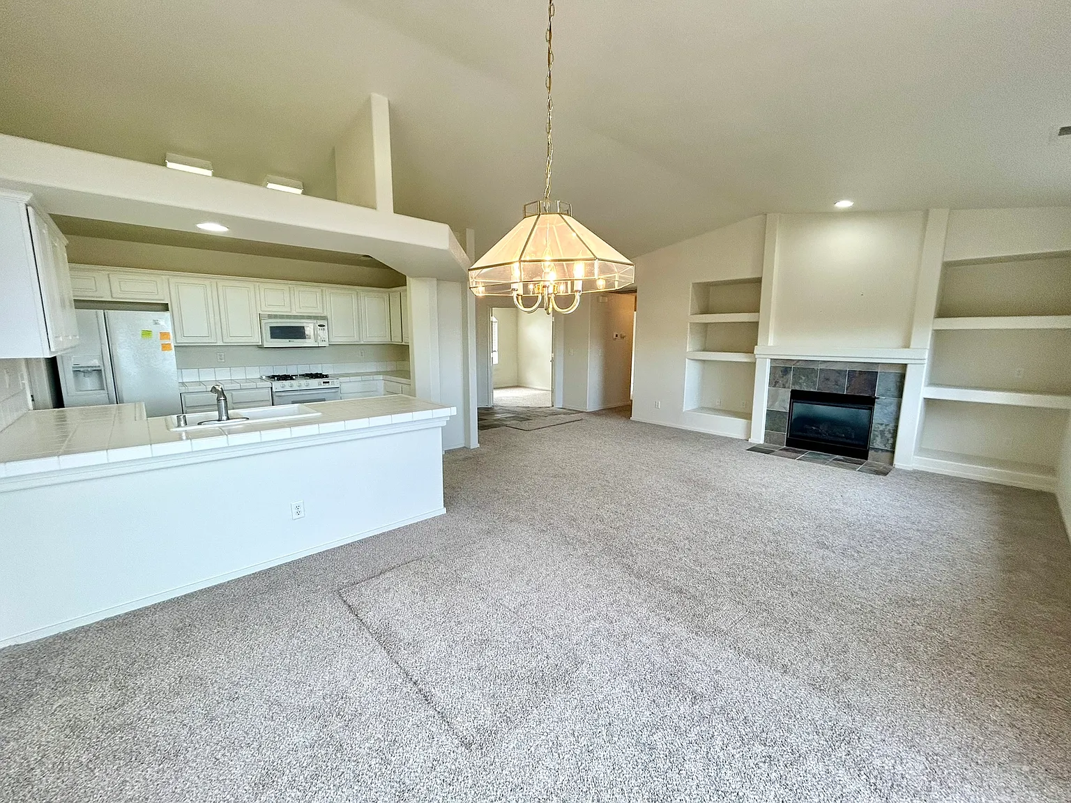 3 bed, 1430 sqft, $2,300 — Photo 3