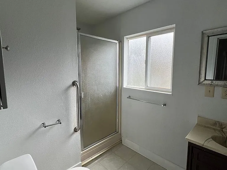 2129 Union Ave — Photo 10