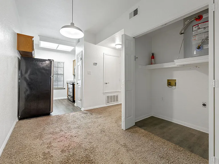 402 Nova Apartments — Photo 8