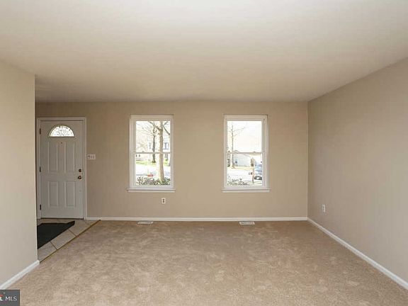 5th image of 284 Kings College Ct