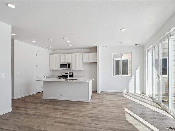 4th image of 957 Sandhills Street