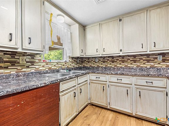 4th image of 218 Meggs Blvd