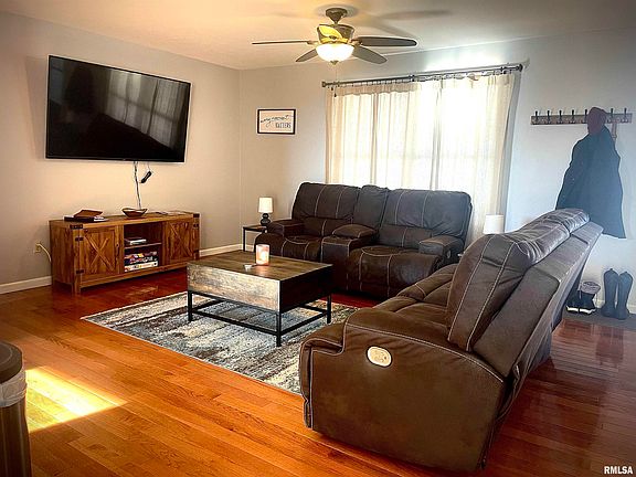 3rd image of 1145 Skyline Dr