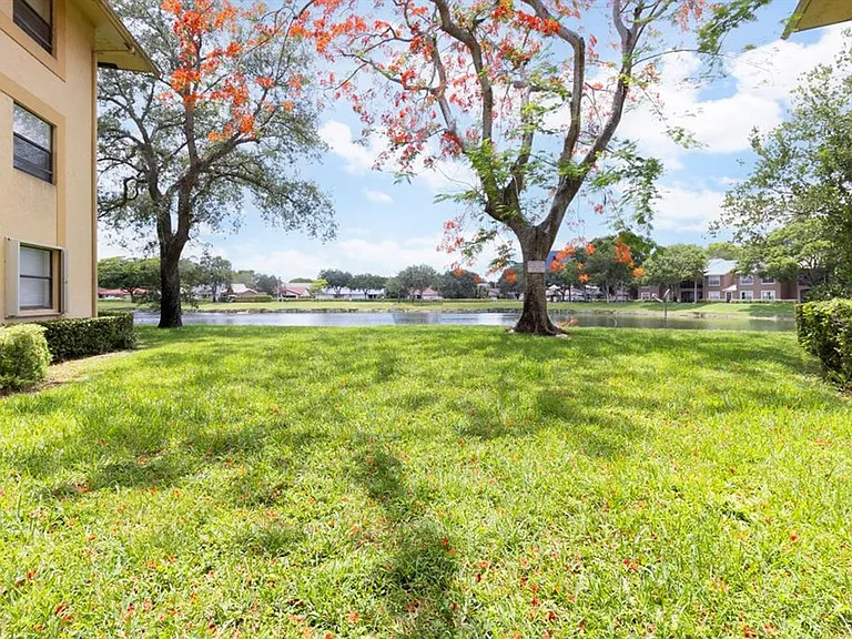 Island Club - 9000 NW 28th Dr Coral Springs, FL 33065 — Photo 12