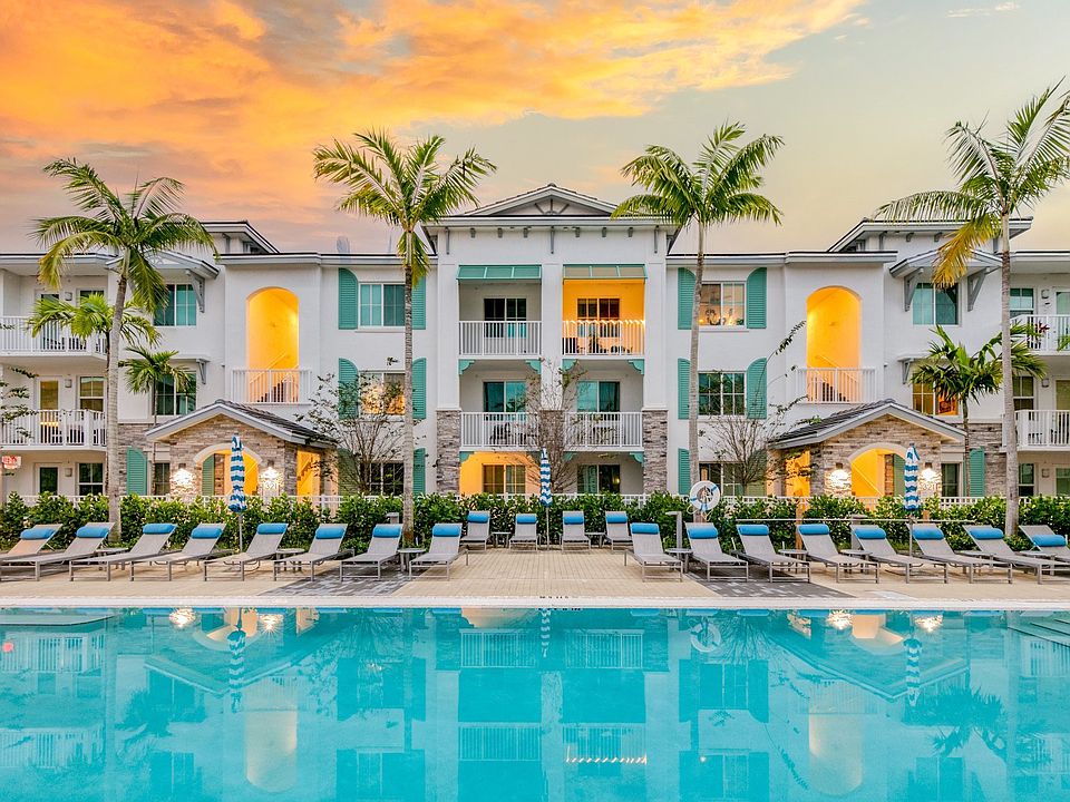 Catch the Florida sunset's by the pool or on your private balcony.