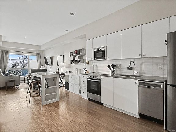 2nd image of 785 Tyee Rd #201