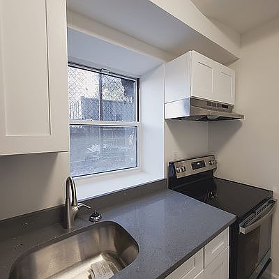 4th image of 309 E 110th St #B