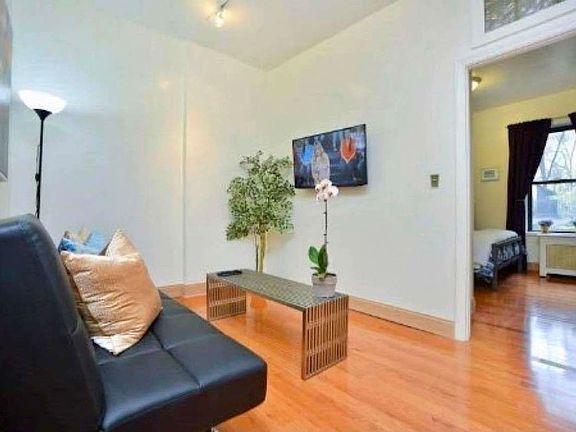 2nd image of 1121 1st Ave #2B