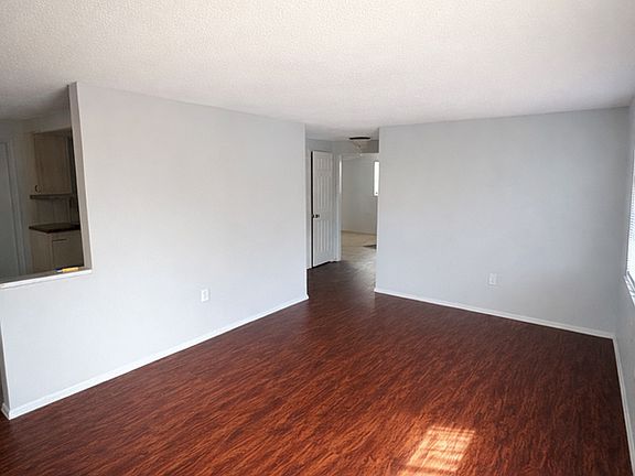 4th image of 2332 Grove St S