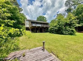 577 W Lakeshore Dr, Carriere, MS 39426