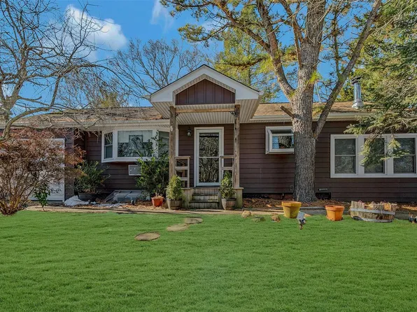 75 Royal Avenue, Flanders, NY 11901